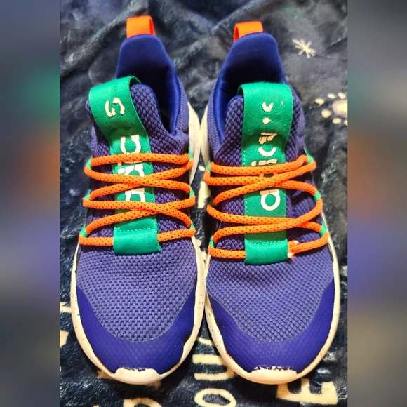 Adidas tennis shoes - Picture 1 of 3